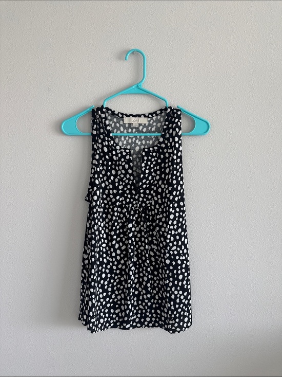LOFT Tops - LOFT Black and White Dot V-Neck Sleeveless Top